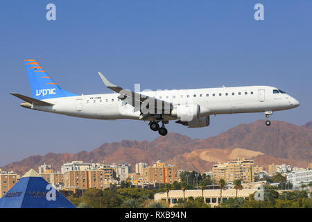 Eilat, Israel - 24. Februar 2019: Arkia Embraer ERJ-195 AR am alten Eilat International Airport. Stockfoto