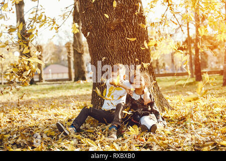 Childrenin ein Park Stockfoto