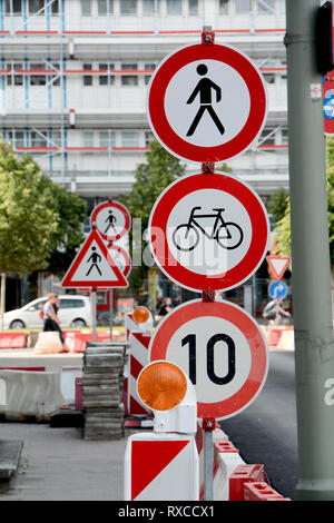 Straßenschilder in Berlin Stockfoto