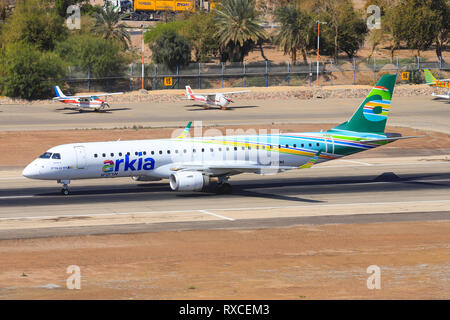 Eilat, Israel - 24. Februar 2019: Arkia Embraer ERJ-195 AR am alten Eilat International Airport. Stockfoto