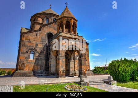 St. Hripsime Kirche ist ein siebten Jahrhundert Armenische Apostolische Kirche in der Stadt Vagharshapat (Etchmiadzin), Armenien. Es ist eine der ältesten Survi Stockfoto