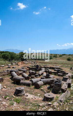 Ruinen eines römischen Hauses mit einem peristylen Innenhof in der antiken Stadt Aptera in der Nähe von Chania, Kreta, Griechenland. Stockfoto