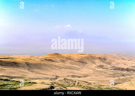 Panoramablick auf die Berge von Jrvezh forest park in Armenien. Stockfoto