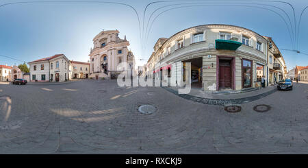 360 Grad Panorama Ansicht von VILNIUS, LITAUEN - SEPTEMBER 2018, Vollständige nahtlose 360° Winkel Panorama in der alten Stadt mit hübschen mittelalterlichen Architektur i