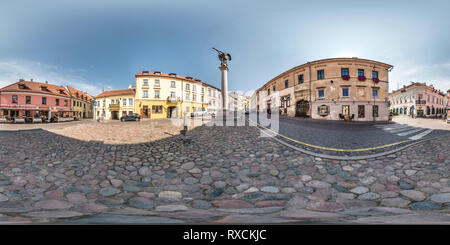 360 Grad Panorama Ansicht von VILNIUS, LITAUEN SEPTEMBER 2018, Vollständige nahtlose 360° Winkel Panorama in der Altstadt in der Nähe der Skulptur von Engel der mittelalterlichen Architektur i