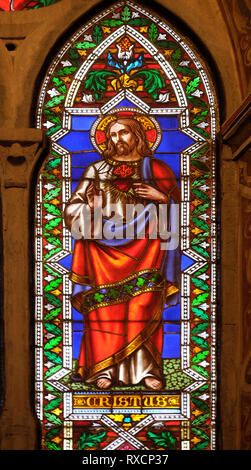 Jesus Christus, Glasfenster in der Basilika von Santa Croce (Basilika des Heiligen Kreuzes) - berühmte Franziskanerkirche in Florenz, Italien Stockfoto