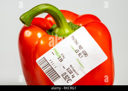 Gemüse mit Preis, ohne individuelle Verpackung, Supermarkt aus dem Gemüse, Stockfoto