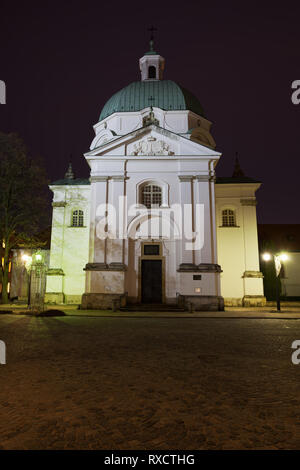 Polen, Warschau, Kirche St. Kazimierz in der Nacht in Neustadt, barocken Architektur Stockfoto