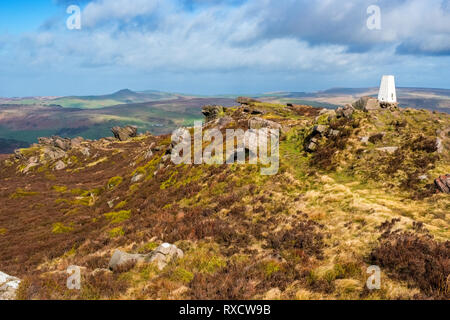 Trig point auf die Kakerlaken Ridge im Peak District National Park, Großbritannien Stockfoto