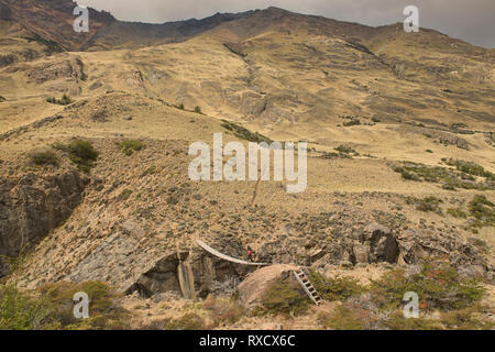Hängebrücke über den Fluss Aviles, Patagonien Nationalpark, Aysen, Patagonien, Chile Stockfoto