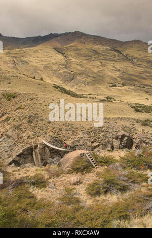 Hängebrücke über den Fluss Aviles, Patagonien Nationalpark, Aysen, Patagonien, Chile Stockfoto