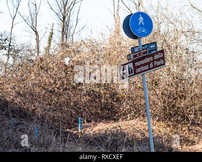 CERTOSA di Pavia, Italien - 22. FEBRUAR 2019: Schild Sehenswürdigkeit - das mittelalterliche Kloster Certosa di Pavia in der Lombardei in Italien Stockfoto