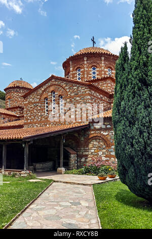 Mittelalterliche Gebäude an Vodoca Kloster Saint Leontius in der Nähe der Stadt Strumica, Republik Nördlich Mazedonien Stockfoto