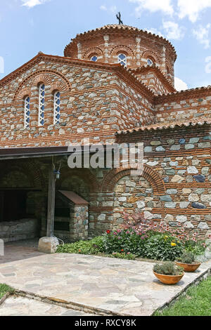 Mittelalterliche Gebäude an Vodoca Kloster Saint Leontius in der Nähe der Stadt Strumica, Republik Nördlich Mazedonien Stockfoto