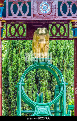 Maharajahs Gut gewundenen Gang und Elefanten, Stoke Row, Oxfordshire, UK Stockfoto