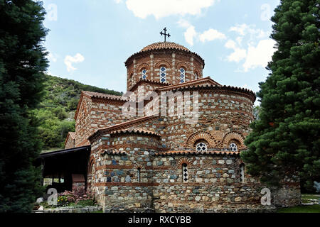 Mittelalterliche Gebäude an Vodoca Kloster Saint Leontius in der Nähe der Stadt Strumica, Republik Nördlich Mazedonien Stockfoto