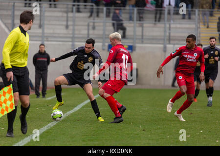 Sport, Fußball, Regionalliga West, 2018/2019, Rot Weiss Oberhausen vs Bonner SC 01/02 4-0, Stadion Niederrhein in Oberhausen, Szene des Spiels, v.l.n.r. Vojno Jesic (Bonn), Tim Hermes (RWO), Yassin Ben Balla (Rwo) Stockfoto