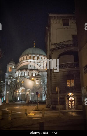 Belgrad, Serbien - 26. Januar 2018: Street View Der Tempel des Hl. Sava in Belgrad bei Nacht Stockfoto