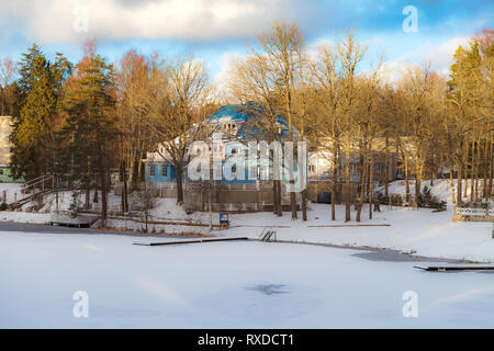 Estnische Winterlandschaft. Helijarve Resort. Stockfoto