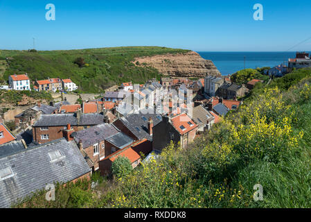 Die malerischen Küstenort Staithes, North Yorkshire, England. Auf Hütten von Staithes Beck und Cowbar Nab. Stockfoto