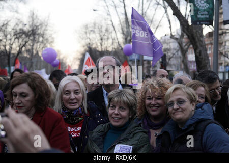 Madrid, Spanien. 8 Mär, 2019. Engel Gabilondo in der Nähe der wichtigsten Sprecherinnen der Regierung aus Protest gegen den Internationalen Frauentag. Manu Reyes/Alamy leben Nachrichten Stockfoto