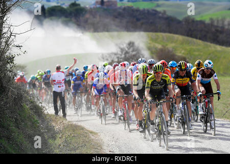 Siena, Italien. 09 Mär, 2019. Foto LaPresse - Fabio Ferrari 09 Marzo 2019 Siena (Italia) Sport Ciclismo Strade Bianche 2019 - Gara uomini - da Siena ein Siena - 184 km (114,3 Miglia) Nella Foto: durante la Gara. Foto LaPresse - Fabio Ferrari, 09. März 2019 Siena (Italien) Sport Radfahren Strade Bianche 2018 - Männer rennen - von Siena Siena - 184 km (114,3 km) In den pic: Während des Rennens. Stockfoto