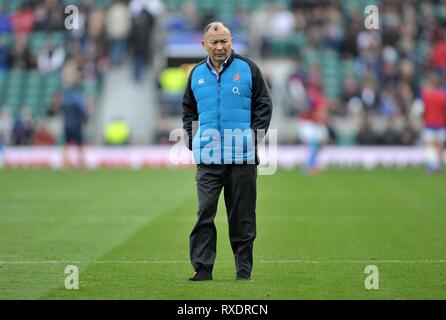 London, Großbritannien. 09 Mär, 2019. Twickenham, Eddie Jones (England Haupttrainer) während der Aufwärmphase. England V Italien. Guinness sechs Nationen Rugby. Twickenham Stadium. London. UK. 09.03.2019. Credit: Sport in Bildern/Alamy leben Nachrichten Stockfoto