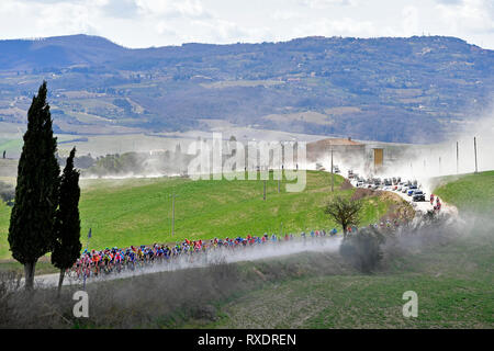 Siena, Italien. 09 Mär, 2019. Foto LaPresse - Fabio Ferrari 09 Marzo 2019 Siena (Italia) Sport Ciclismo Strade Bianche 2019 - Gara uomini - da Siena ein Siena - 184 km (114,3 Miglia) Nella Foto: durante la Gara. Foto LaPresse - Fabio Ferrari, 09. März 2019 Siena (Italien) Sport Radfahren Strade Bianche 2018 - Männer rennen - von Siena Siena - 184 km (114,3 km) In den pic: Während des Rennens. Stockfoto