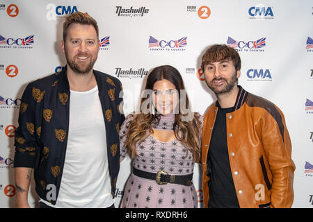 London, Großbritannien. 09 Mär, 2019. London, Großbritannien. Samstag, 9. März 2019. Lady Antebellum aus Hillary Scott (C), Charles Kelley (L) und Dave Haywood (R) stellt Backstage an Tag 2 der C2C-Land 2 Land Festival in der O2 Arena, Kredit: Jason Richardson/Alamy leben Nachrichten Stockfoto