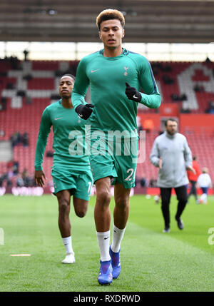 Southampton, Großbritannien. 09 Mär, 2019. Dele Alli von Tottenham Hotspur erwärmt sich nach seiner Rückkehr in die 1. Mannschaft Aktion - Southampton v Tottenham Hotspur, Premier League, die St. Mary's Stadium, Southampton - 9. März 2019 Editorial nur verwenden - DataCo Einschränkungen gelten Credit: Spieltag Bilder begrenzt/Alamy leben Nachrichten Stockfoto