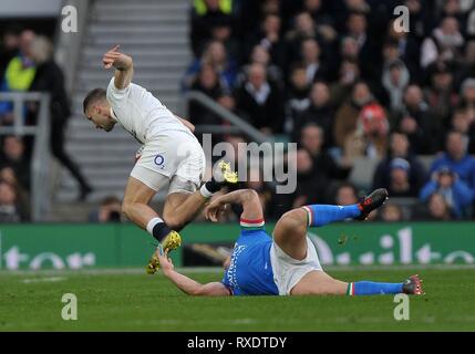 London, Großbritannien. 09 Mär, 2019. London, Großbritannien. 09 Mär, 2019. Jonny kann (England) in Angriff genommen wird von Luca Morisi (Italien). England V Italien. Guinness sechs Nationen Rugby. Twickenham Stadium. Credit: Sport in Bildern/Alamy leben Nachrichten Stockfoto