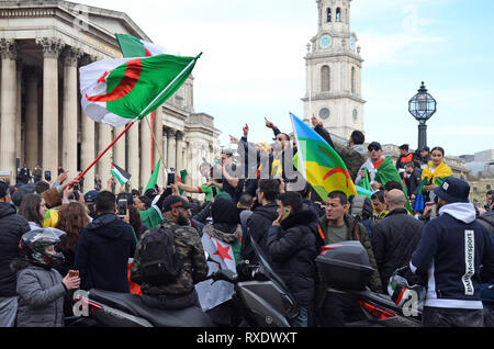 London, Großbritannien. 9 Mär, 2019. Algerische in Trafalgar Square gegen Abdelaziz Bouteflika demonstrieren auf der Suche nach einem fünften Amtszeit als Präsident. Credit: JOHNNY ARMSTEAD/Alamy leben Nachrichten Stockfoto