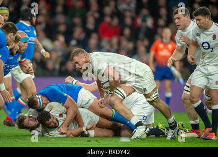 Twickenham, Gbr. 09 Mär, 2019. Twickenham, Vereinigtes Königreich, Samstag, 9. März 2019, England, Brad Schilde, sammelt die verlieren Kugel während der Guinness sechs Nationen übereinstimmen, England gegen Italien, an der RFU Rugby, Stadion, Credit: Peter SPURRIER/Alamy leben Nachrichten Stockfoto