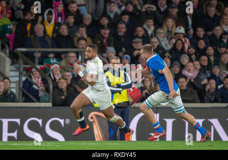 Twickenham, Gbr. 09 Mär, 2019. Twickenham, Vereinigtes Königreich, Samstag, 9. März 2019, England's, Joe COKANASIGA, Laufen mit dem Ball, während das Guinness sechs Nationen übereinstimmen, England gegen Italien, an der RFU Rugby, Stadion, Credit: Peter SPURRIER/Alamy leben Nachrichten Stockfoto