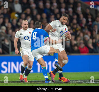 Twickenham, Gbr. 09 Mär, 2019. Twickenham, Vereinigtes Königreich, Samstag, 9. März 2019, England's, Joe COKANASIGA, Laufen mit dem Ball, während das Guinness sechs Nationen übereinstimmen, England gegen Italien, an der RFU Rugby, Stadion, Credit: Peter SPURRIER/Alamy leben Nachrichten Stockfoto