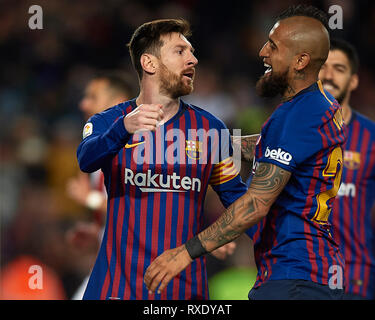 Barcelona, Spanien. 09 Mär, 2019. BARCELONA, 09-03-2019. LaLiga 2018 / 2019 Datum 27. Barcelona-Rayo Vallecano. Lionel Messi vom FC Barcelona feiert sein Ziel mit seinen Mannschaftskameraden Arturo Vidal während des Spiels Barcelona-Celta Credit: Pro Schüsse/Alamy leben Nachrichten Stockfoto