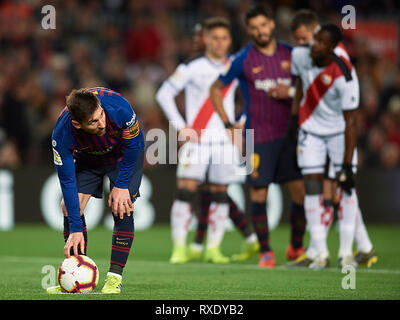 Barcelona, Spanien. 09 Mär, 2019. BARCELONA, 09-03-2019. LaLiga 2018 / 2019 Datum 27. Barcelona-Rayo Vallecano. Lionel Messi vom FC Barcelona, bevor die Strafe während des Spiels Barcelona-Celta Credit: Pro Schüsse/Alamy leben Nachrichten Stockfoto