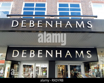 London, Großbritannien. 8. März, 2019. Sport Direkte und House of Fraser Chef, Mike Ashley's Versuch, die Kontrolle der maroden britischen Kaufhauskette Debenhams ins Visier der Wettbewerbshüter der CWA, Aktien in Debenhams um fast 16% auf Freitag bis 3.53 p kommen kann zu nehmen, nachdem Ashley versucht, eine Debenhams Generalversammlung Verwaltungsrat des Kaufhauses zu entfernen und sich selbst als Chief Executive installieren. Debenhams versucht zu refinanzieren Â £ 520 m in Schulden Einrichtungen vor Ende April. Credit: ZUMA Press, Inc./Alamy leben Nachrichten Stockfoto