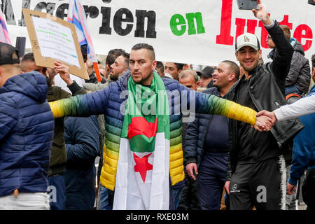 Lyon, Frankreich, 9. März 2019: Hunderte von Mitgliedern der algerischen Diaspora Mittel-ost von Lyon (Frankreich) am 9. März 2019 gesehen, als sie im März in Lyon von der algerischen Bezirk für das algerische Generalkonsulat, Abdelaziz Bouteflika 5 Kandidatur zu den Präsidentschaftswahlen zu protestieren. Foto: Serge Mouraret/Alamy leben Nachrichten Stockfoto