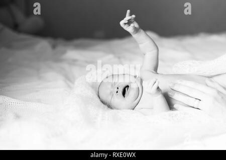 Schwarz-weiß-Bild von einem weinenden Babys Stockfoto