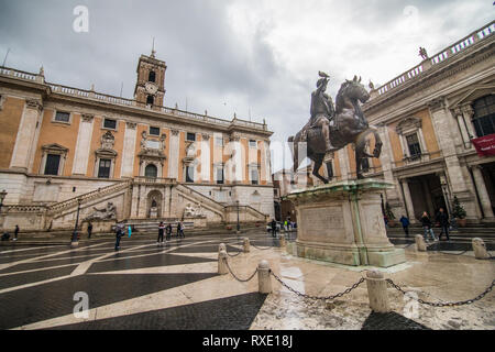 Rom, Italien - November, 2018: Blick von Il Campidoglio, einem der sieben Hügel Roms, von den cordonata der Palazzo Senatorenpalast, wo tatsächlich der Abschlepp-Trennvorrichtung Stockfoto