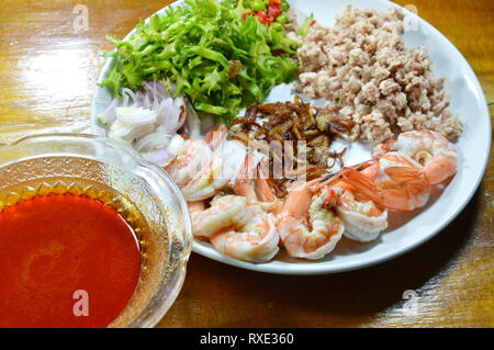 Bestandteil der würzige Garnelen und Flügel Bohnensalat mit Tamarinde Sauce vorbereiten auf Gericht zu kochen Stockfoto