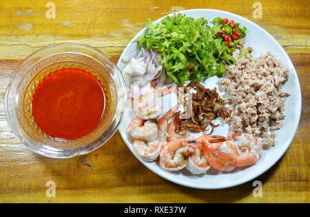 Bestandteil der würzige Garnelen und Flügel Bohnensalat mit Tamarinde Sauce vorbereiten auf Gericht zu kochen Stockfoto