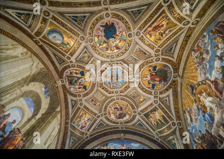 Vatikan, Vatikanstadt - November, 2018: Die Decke der Sixtinischen Kapelle im Vatikan Museum, Vatikanstadt Stockfoto