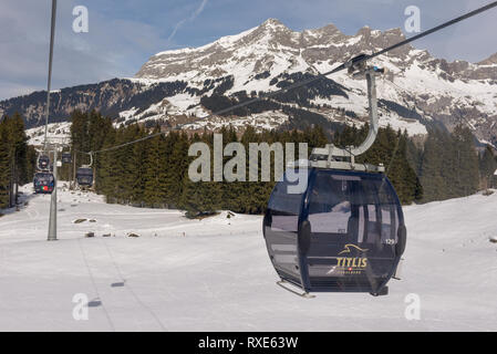 Engelberg, Schweiz - 3. März 2019: Seilbahn auf den Titlis in Engelberg in den Schweizer Alpen Stockfoto