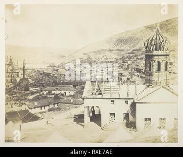 Die Russische Kirche und Stadt Balaklawa. Roger Fenton; Englisch, 1819-1869. Datum: 1855. Abmessungen: 29 x 36,5 cm (Bild/Papier); 42,5 × 58,9 cm (Mount). Gesalzene Papier drucken, Platte 24 aus dem Album 'Fotografien in der Krim" (1856). Herkunft: England. Museum: Das Chicago Art Institute. Stockfoto