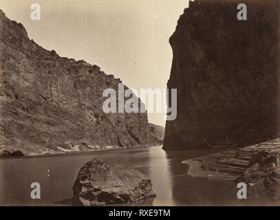 Schwarz Cañon, Colorado River, Schauen, Unten, in der Nähe von Camp 7. Timothy O'Sullivan; Amerikanische, geboren in Irland, 1840-1882. Datum: 1871. Abmessungen: 20,4 x 27,5 cm (Bild/Papier); 39,3 x 49,9 cm (Mount). Eiweiß drucken, aus dem Album "geographische und geologische Erkundungen und Befragungen West Des 100 Meridian", Vol. 1. Herkunft: USA. Museum: Das Chicago Art Institute. Stockfoto