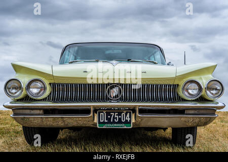 BOSSCHENHOOFD/Niederlande - 17. JUNI 2018: Vorderansicht eines klassischen Buick Electra an einem Oldtimer Treffen Stockfoto