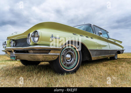 BOSSCHENHOOFD/Niederlande - 17. JUNI 2018: Eine spektakuläre Aussicht auf eine klassische Buick Electra an einem Oldtimer Treffen Stockfoto