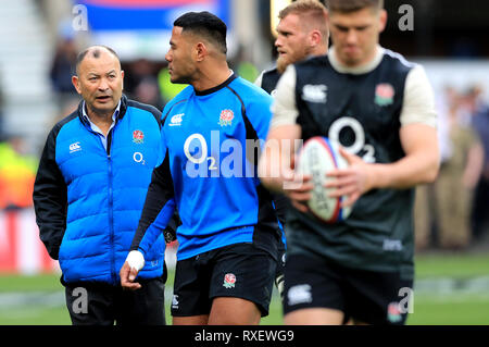 England's Head Coach Eddie Jones (links) Während der Guinness sechs Nationen Spiel im Twickenham Stadium, London. Stockfoto